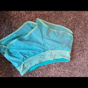 Lululemon workout short women’s Size 4 US